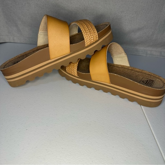 Reef Woven Strap Platform Sandals - Picture 4 of 6